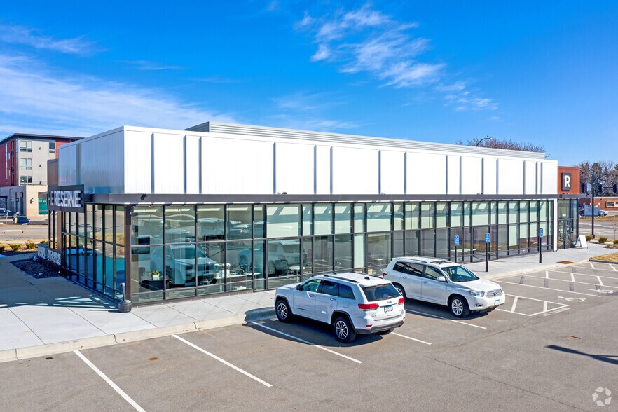 4951 W 77th St, Edina, MN à vendre - Photo du bâtiment - Image 2 de 2