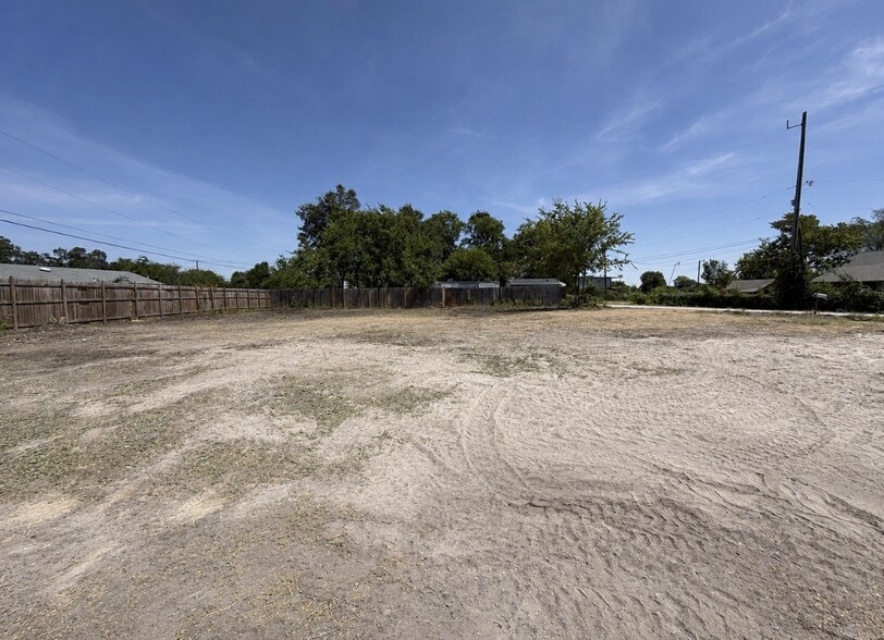 16300 Summit Dr, Austin, TX for lease - Building Photo - Image 2 of 9