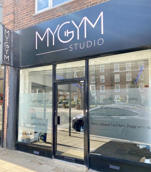 3 Monkville Parade, Londres à louer - Photo du bâtiment - Image 1 de 2