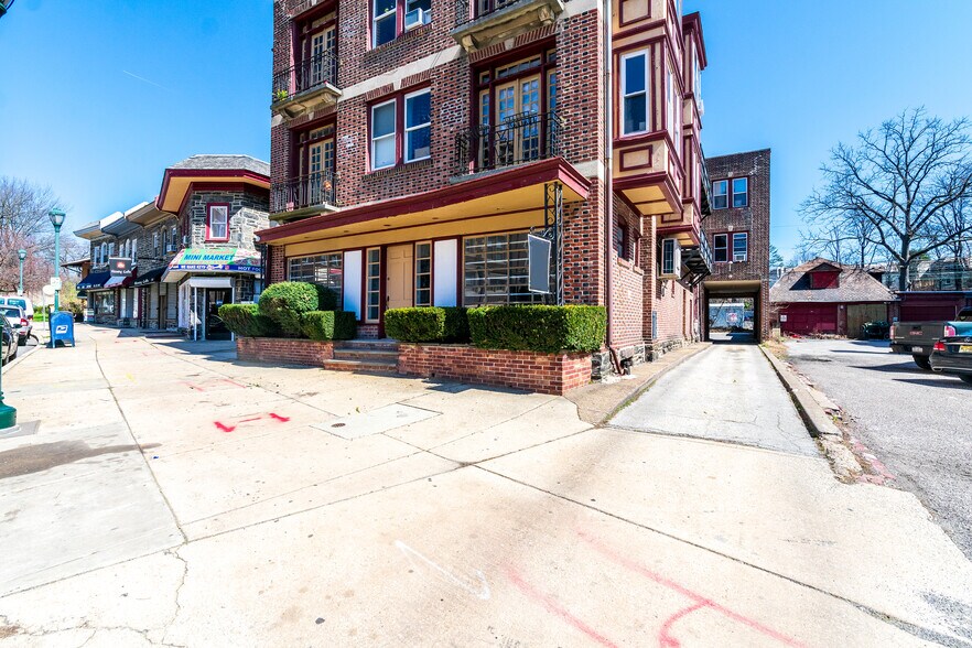 2115 N 63rd St, Philadelphia, PA à vendre - Photo du bâtiment - Image 2 de 43