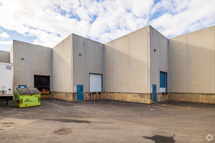 2156-2168 Rue de la Province, Longueuil, QC à louer - Photo du bâtiment - Image 3 de 40