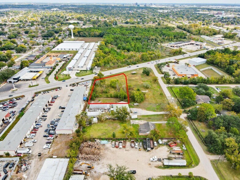 11711 Veterans Memorial Dr, Houston, TX à vendre - Photo du bâtiment - Image 3 de 8