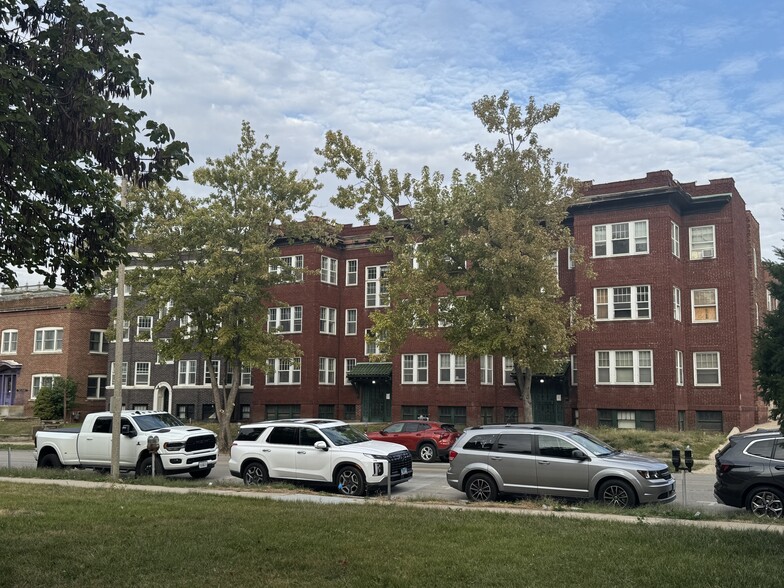 27-unit Springfield Opportunity portfolio of 3 properties for sale on LoopNet.ca - Building Photo - Image 1 of 14