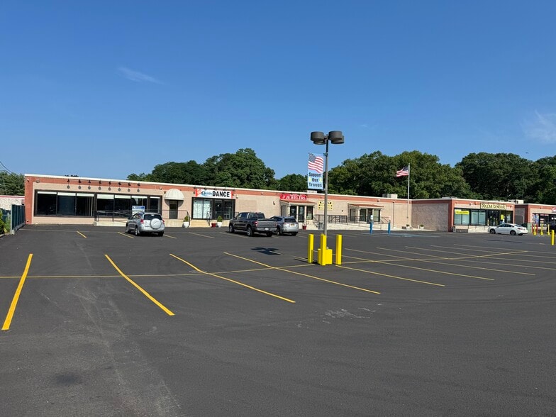 29 Rocky Point Yaphank Rd, Rocky Point, NY for lease - Building Photo - Image 3 of 11
