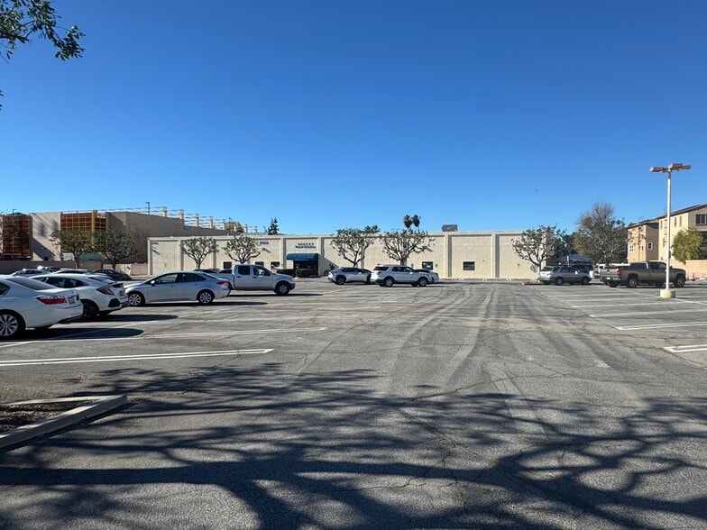 11155-11165 Sepulveda Blvd, Mission Hills, CA for sale - Building Photo - Image 2 of 10