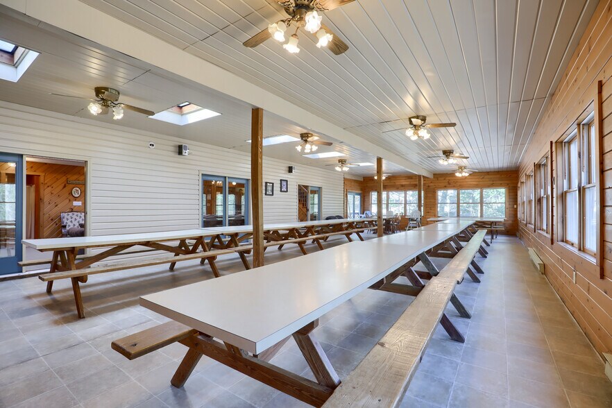 160-166 Mossy Oak Ln, Mifflinburg, PA à vendre - Photo intérieure - Image 1 de 21