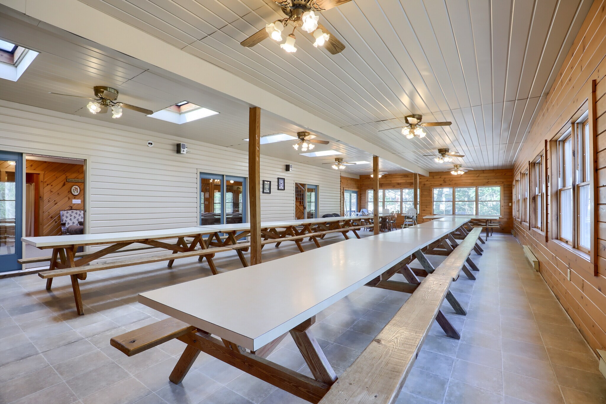 160-166 Mossy Oak Ln, Mifflinburg, PA à vendre Photo intérieure- Image 1 de 22