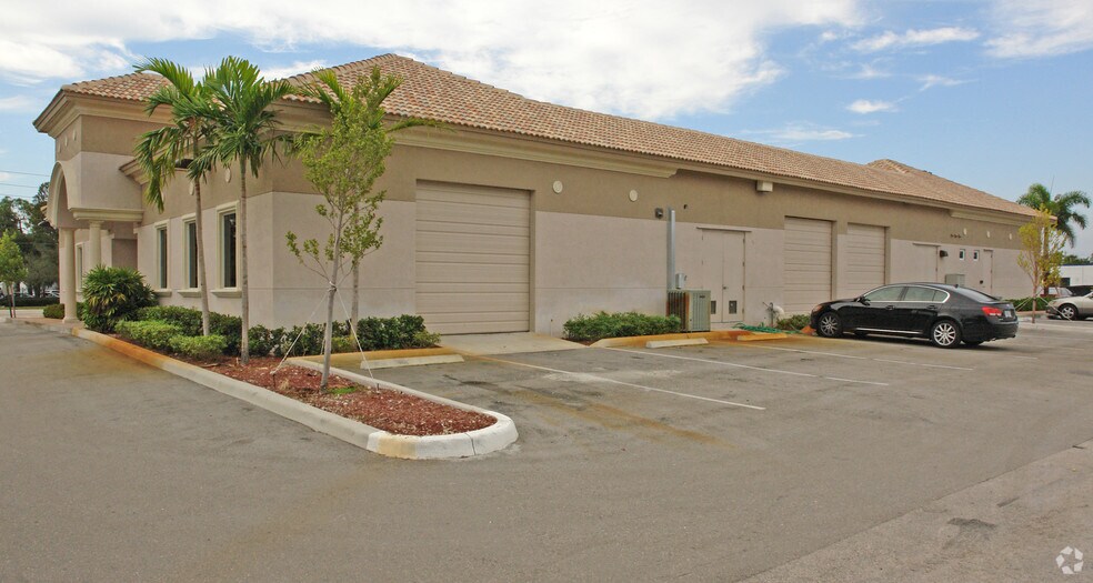 290 SW 12th Ave, Deerfield Beach, FL for lease - Building Photo - Image 2 of 2