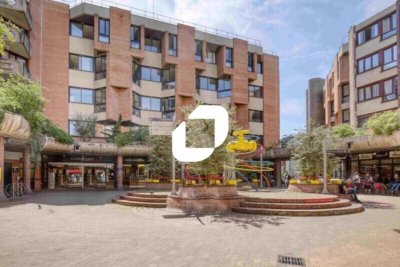 8 Place De La Fontaine, Cergy à vendre Photo du bâtiment- Image 1 de 19