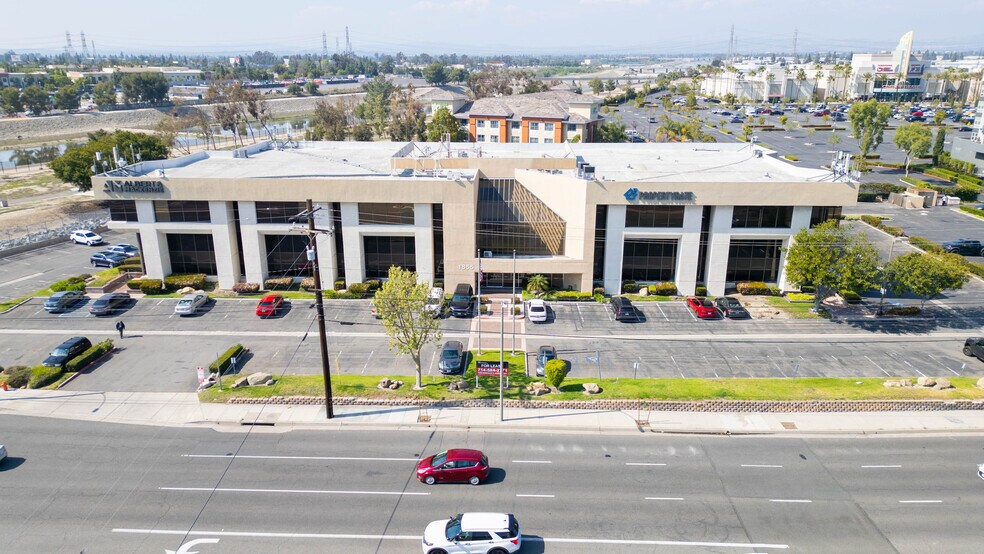 1855 W Katella Ave, Orange, CA à louer - Photo du bâtiment - Image 1 de 54