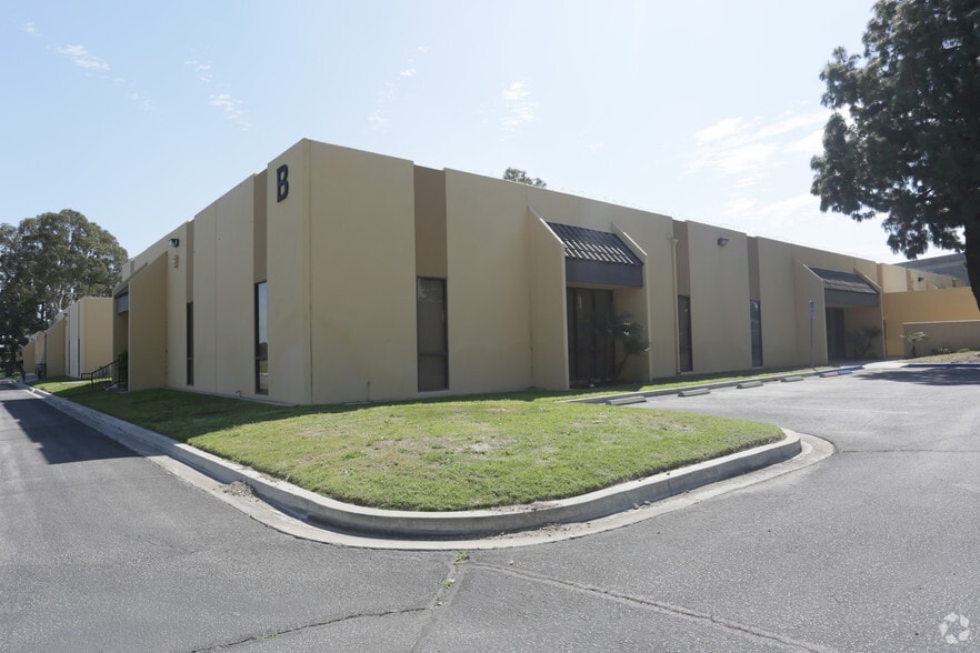 2700 Little Mountain Dr, San Bernardino, CA à louer - Photo principale - Image 2 de 14