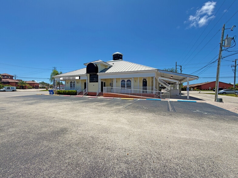 725 Cape Coral Pky W, Cape Coral, FL for sale - Building Photo - Image 2 of 8