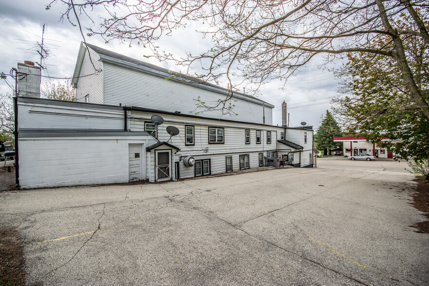 200 W Washington St, Slinger, WI à louer - Photo du b timent - Image 3 de 9