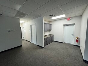 7401 Coldwater Rd, Fort Wayne, IN for lease Interior Photo- Image 2 of 3