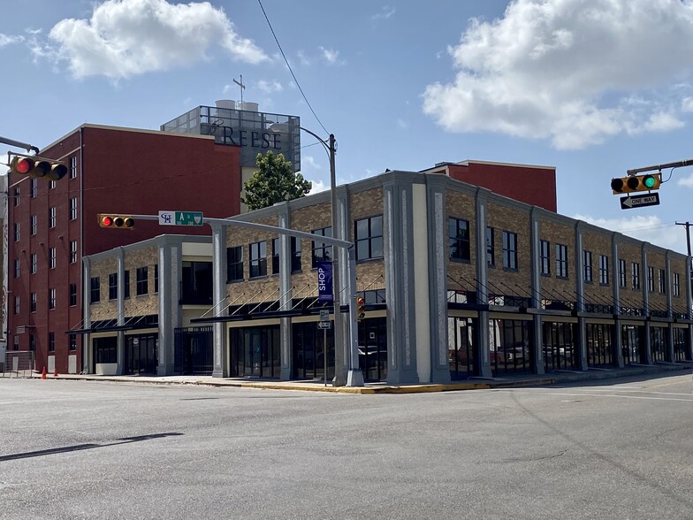 119-121 W Van Buren Ave, Harlingen, TX for lease - Building Photo - Image 1 of 7