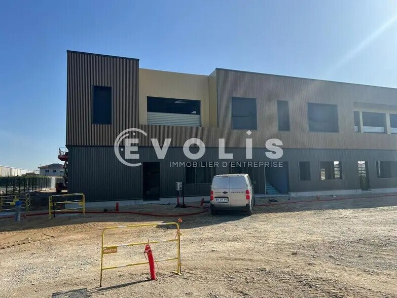 Office in La Boisse for lease - Building Photo - Image 2 of 31