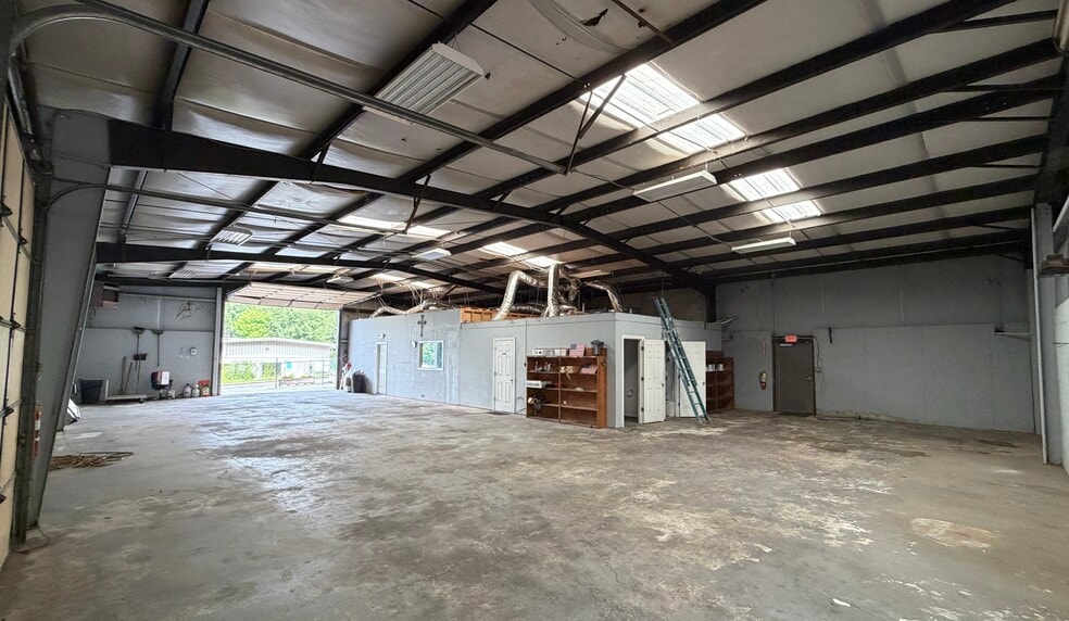 5827 Powell Dr, Mableton, GA for sale - Building Photo - Image 2 of 10