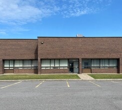 4700-4800 Boul Thimens, Montréal, QC for lease Building Photo- Image 1 of 2
