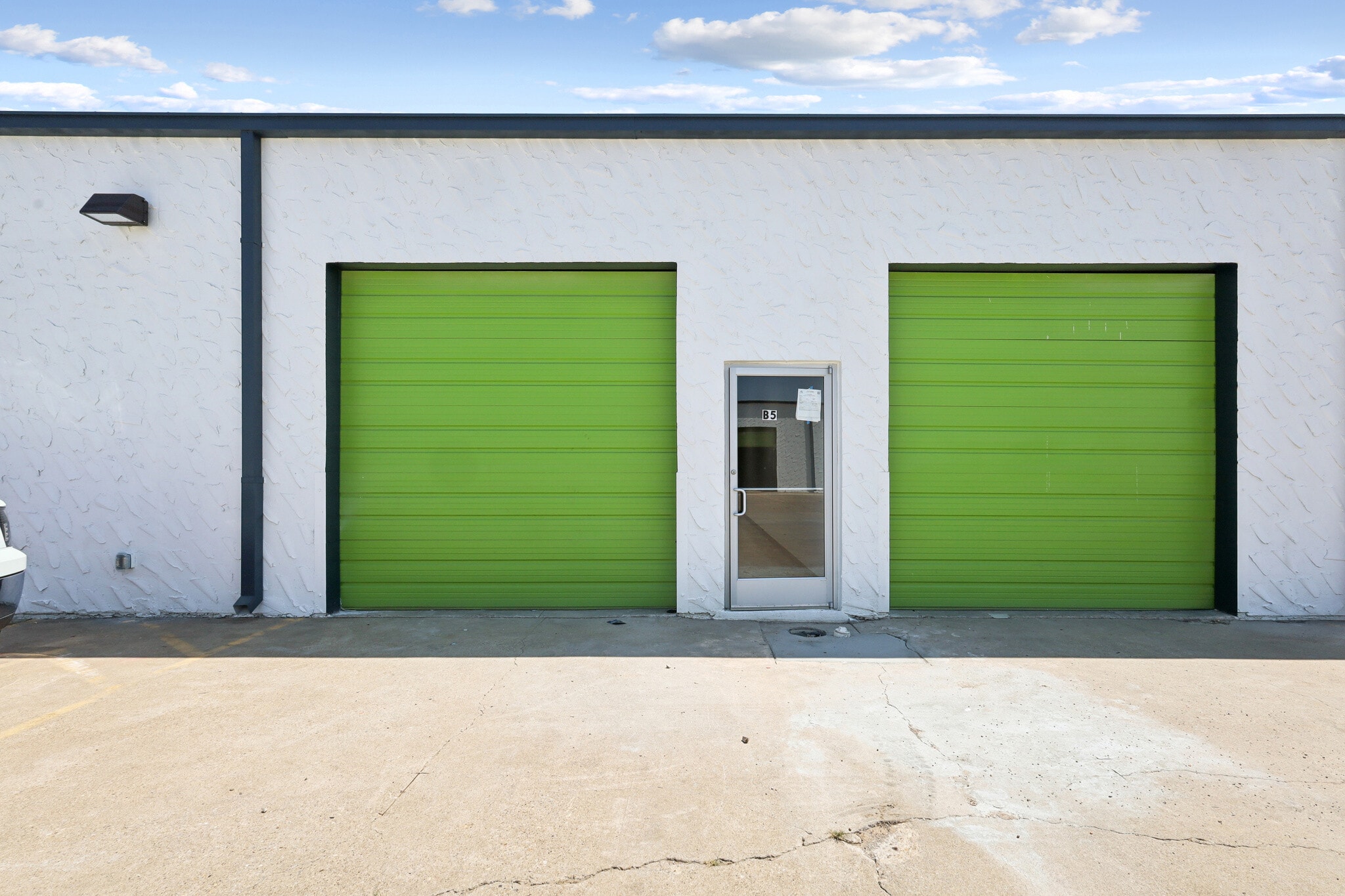 1105 Colorado Ln, Arlington, TX for lease Interior Photo- Image 1 of 9