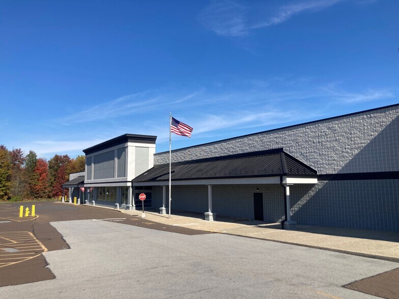 701-755 S West End Blvd, Quakertown, PA à louer - Photo du bâtiment - Image 2 de 16