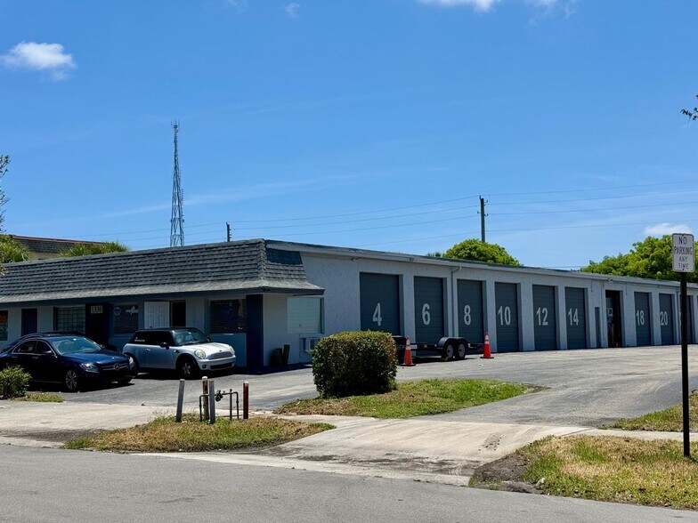 1330 S Killian Dr, Lake Park, FL à louer - Photo du bâtiment - Image 3 de 7