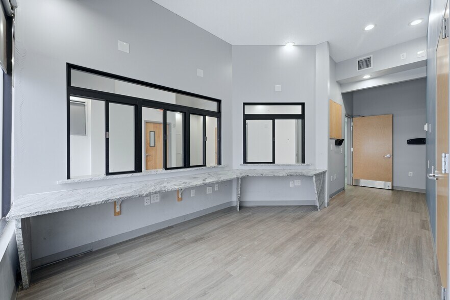 430-432 Broadway, Bayonne, NJ for lease - Building Photo - Image 3 of 19