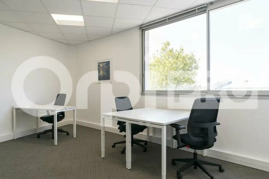 Office in Mérignac for lease - Interior Photo - Image 2 of 5