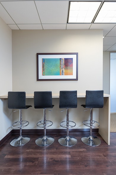 11111 Santa Monica Blvd, Los Angeles, CA for lease - Interior Photo - Image 2 of 28
