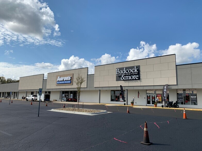 1569 N Aspen St, Lincolnton, NC à louer - Photo du bâtiment - Image 2 de 16