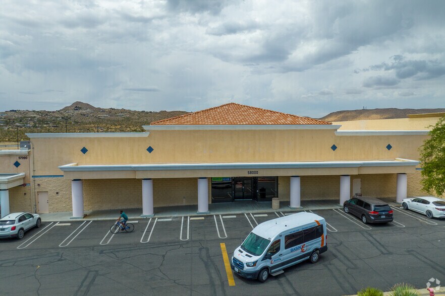 57930-58132 29 Palms Hwy, Yucca Valley, CA for lease - Primary Photo - Image 1 of 8