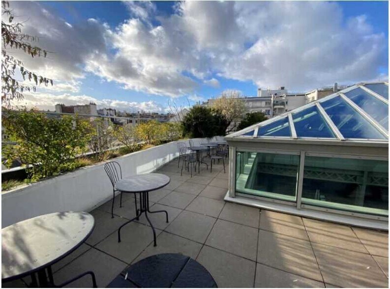 Office in Paris for lease - Building Photo - Image 2 of 26