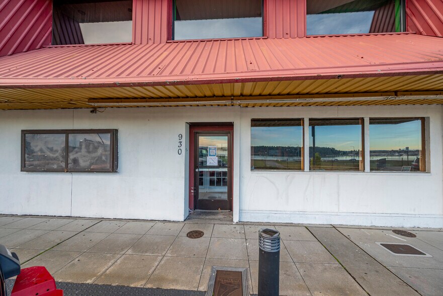 930 SE Pioneer Way, Oak Harbor, WA à vendre - Photo du bâtiment - Image 3 de 37