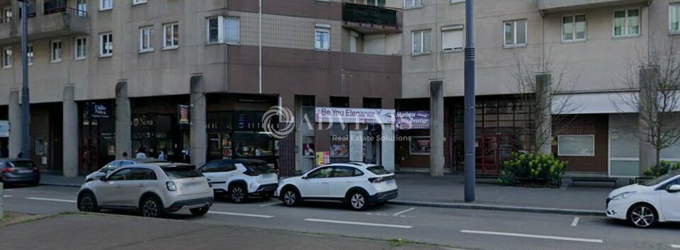 Retail in Montigny-le-Bretonneux for lease - Building Photo - Image 1 of 1