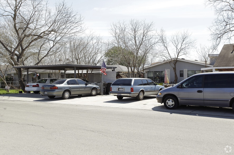 802 Monticello Ct, San Antonio, TX for lease - Building Photo - Image 2 of 2