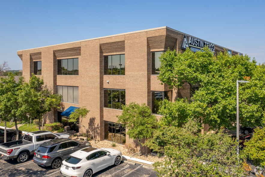 8929 Shoal Creek Blvd, Austin, TX for lease - Building Photo - Image 2 of 4