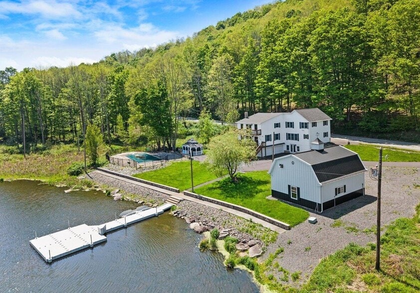 540 Pleasant Mount Dr, Forest City, PA à vendre - Photo principale - Image 1 de 5