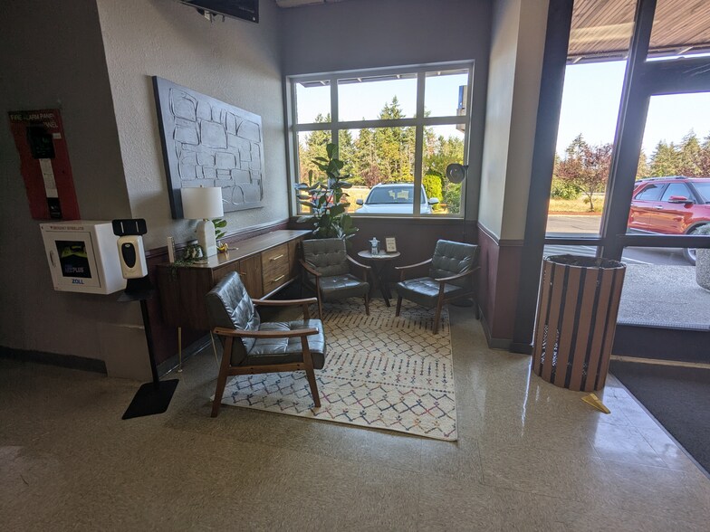 5610 Kitsap Way, Bremerton, WA à louer - Photo du bâtiment - Image 3 de 12