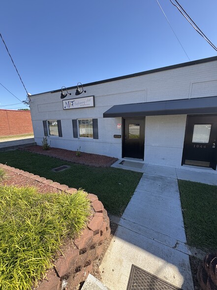 1044-1046 Westside Dr, Greensboro, NC for lease - Building Photo - Image 2 of 3