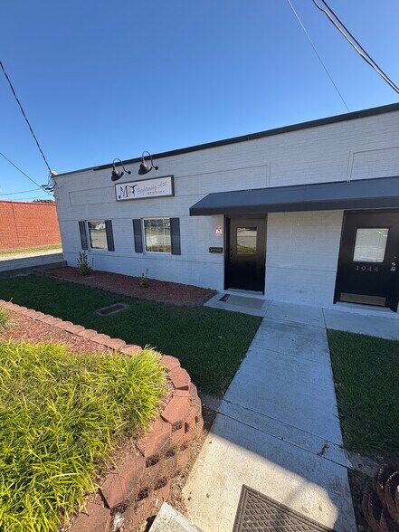 1044-1046 Westside Dr, Greensboro, NC à louer - Photo du bâtiment - Image 2 de 3