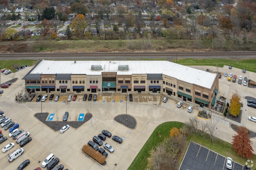599 W Bagley Rd, Berea, OH à louer - Aérien - Image 2 de 8
