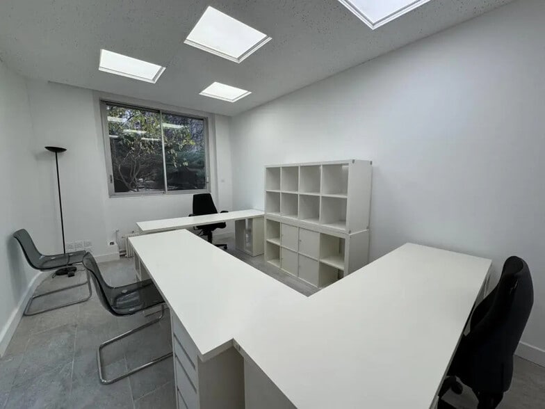 Retail in Neuilly-sur-Seine for lease - Interior Photo - Image 3 of 14