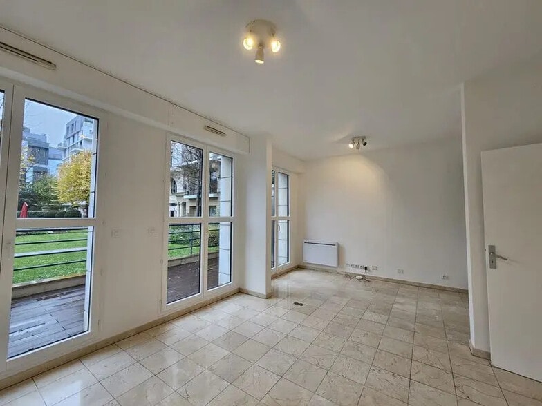 Office in Issy-les-Moulineaux for lease - Interior Photo - Image 2 of 18