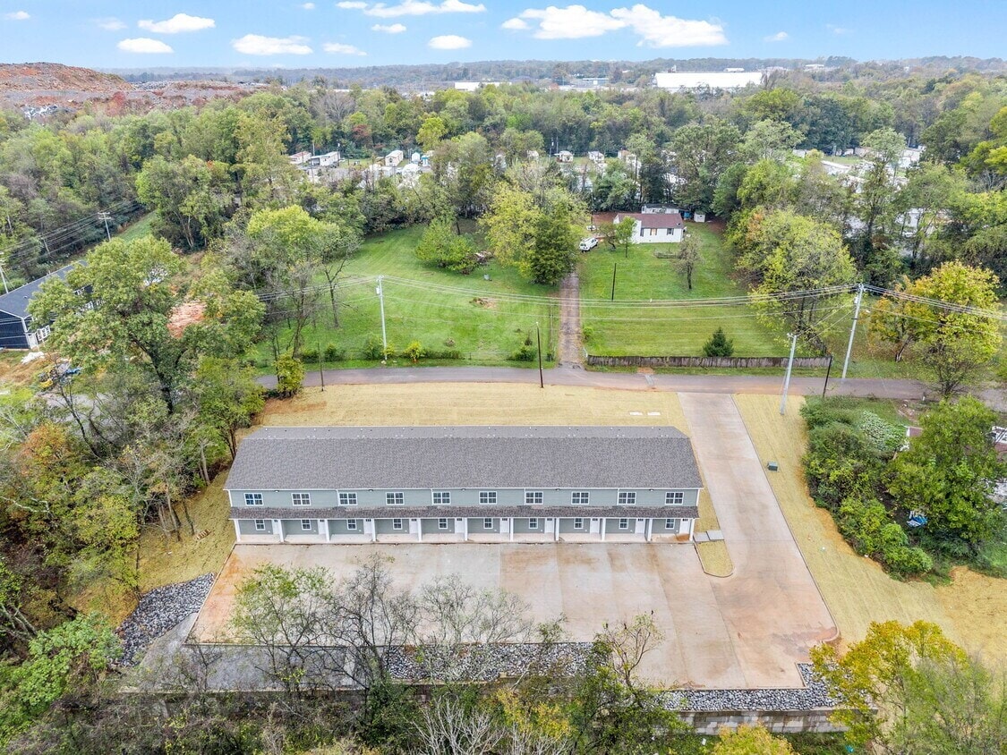 329 Cedar Ct, Clarksville, TN for sale Primary Photo- Image 1 of 20