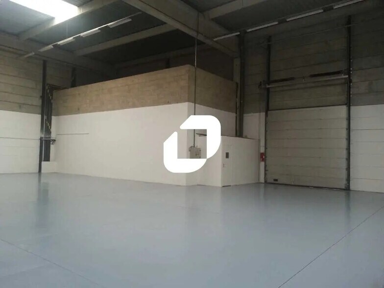 Office in Chambly for lease - Interior Photo - Image 2 of 3