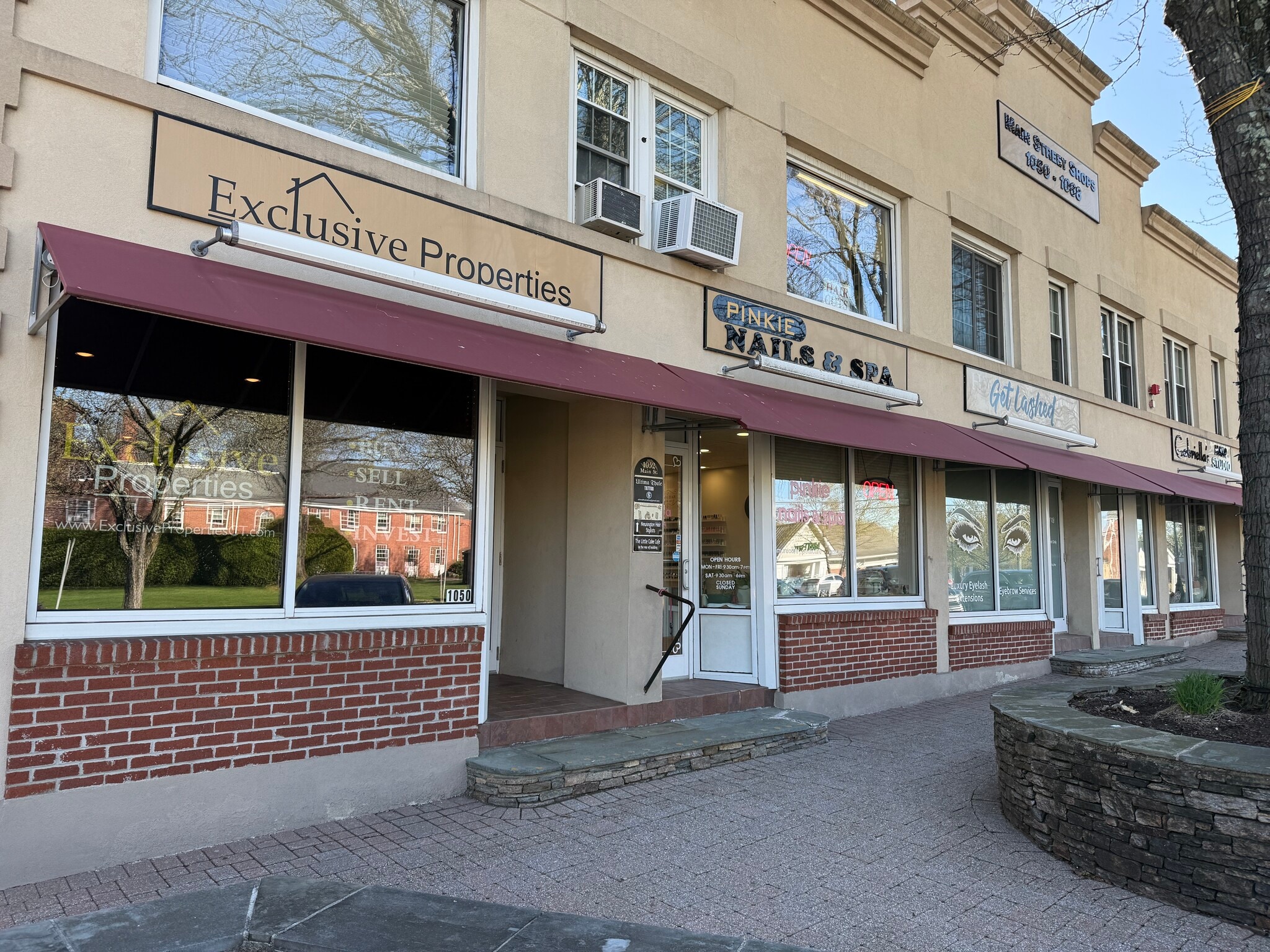 1052-1068 Main St, Newington, CT for lease Interior Photo- Image 1 of 5