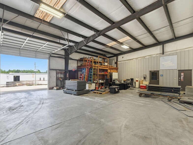 112 Corporate Park East Dr, Lagrange, GA for lease - Building Photo - Image 2 of 20