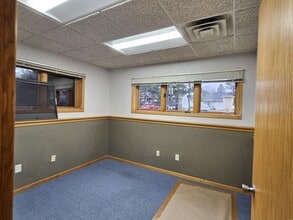 1437 S Bell School Rd, Rockford, IL à louer Photo du bâtiment- Image 2 de 7