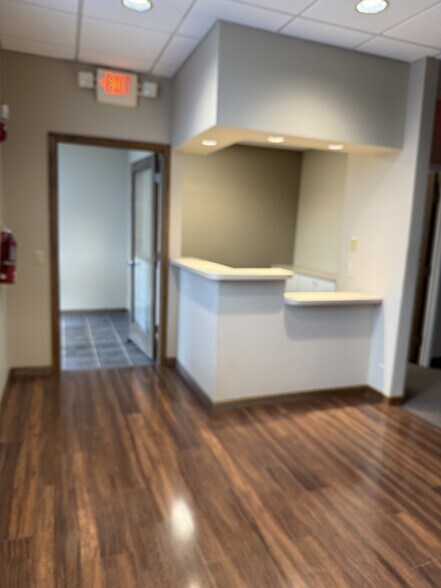 22285 Pepper Rd, Lake Barrington, IL à vendre - Photo du bâtiment - Image 2 de 7