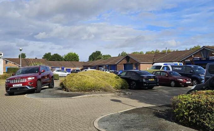 Kid Glove Rd, Warrington à louer - Photo principale - Image 2 de 3