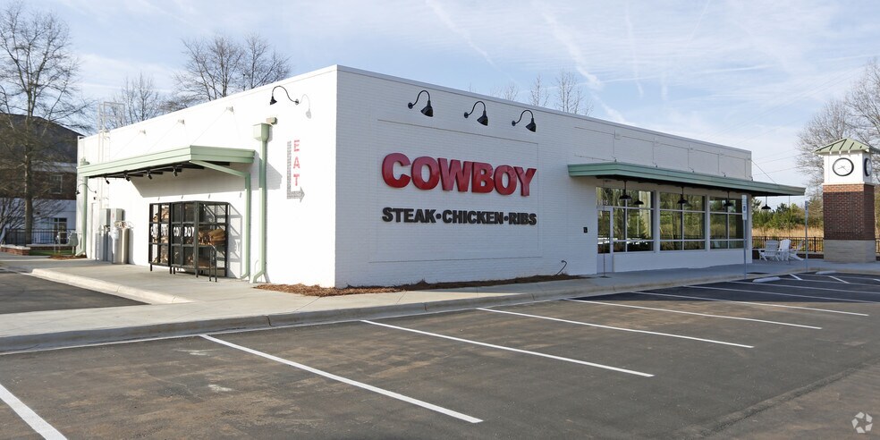 9615 Bailey Rd, Cornelius, NC à vendre - Photo du bâtiment - Image 2 de 10